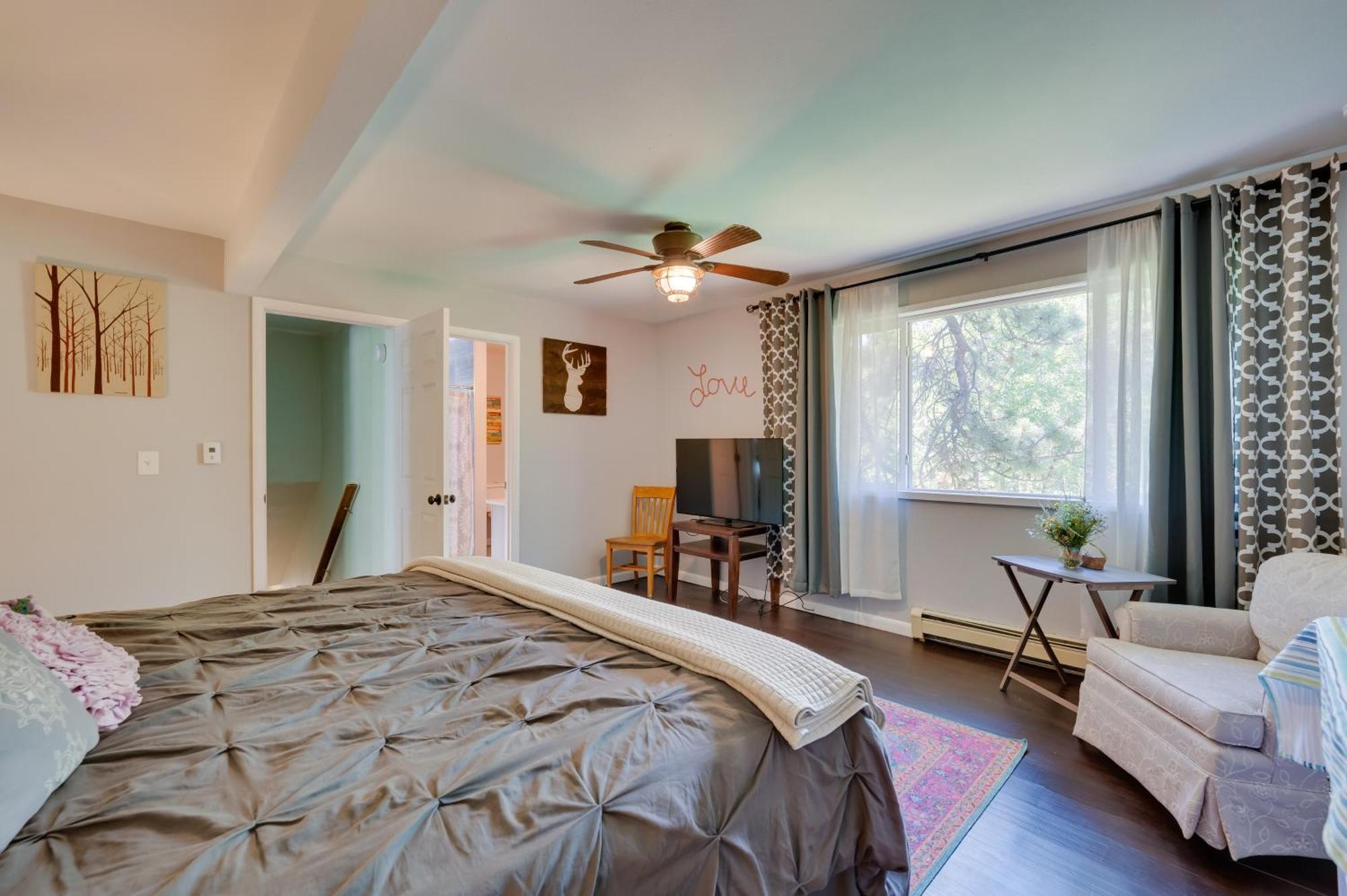 Stunning Golden Home With Deck About 35 Mi To Denver! Eksteriør bilde