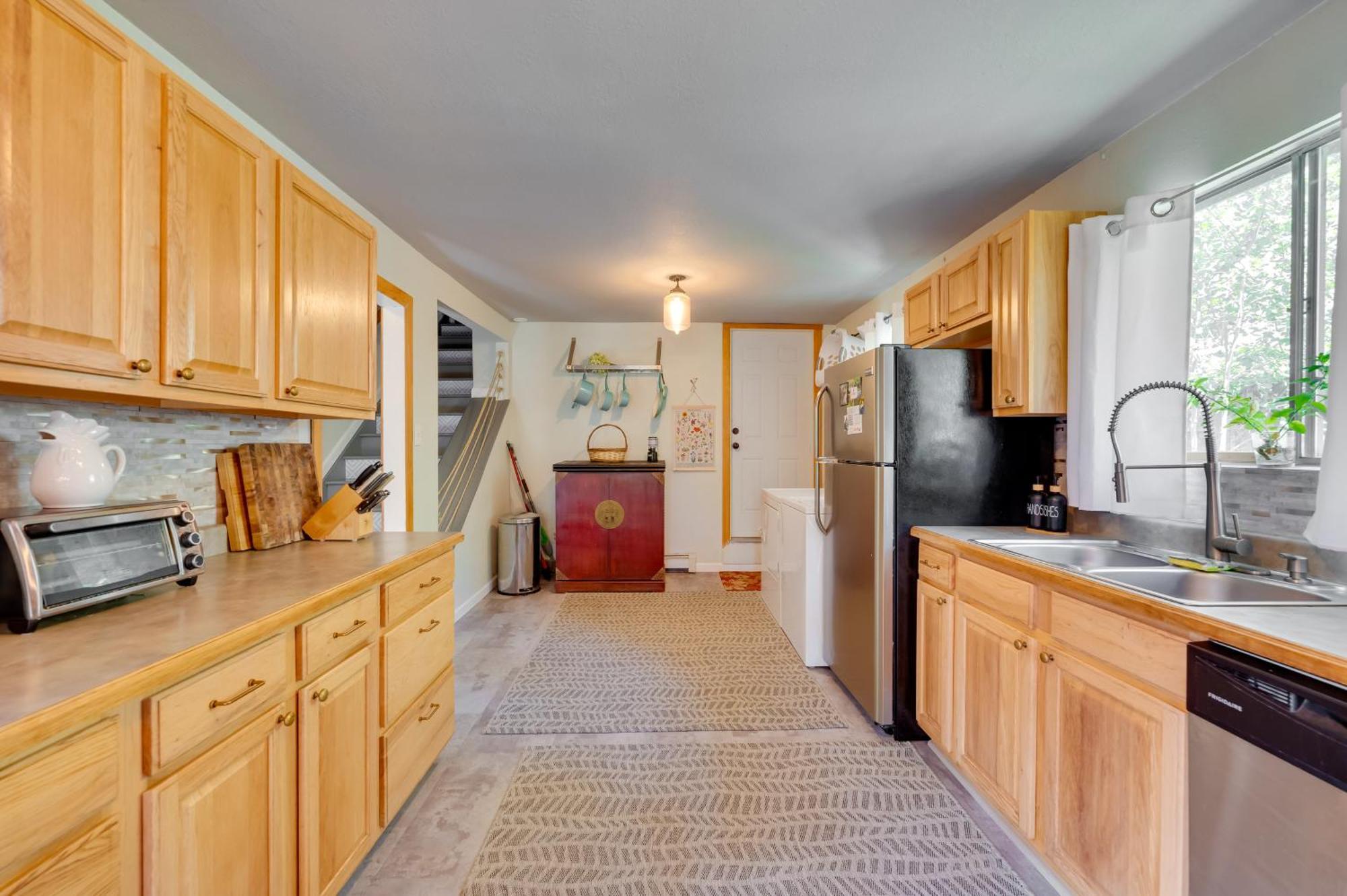 Stunning Golden Home With Deck About 35 Mi To Denver! Eksteriør bilde