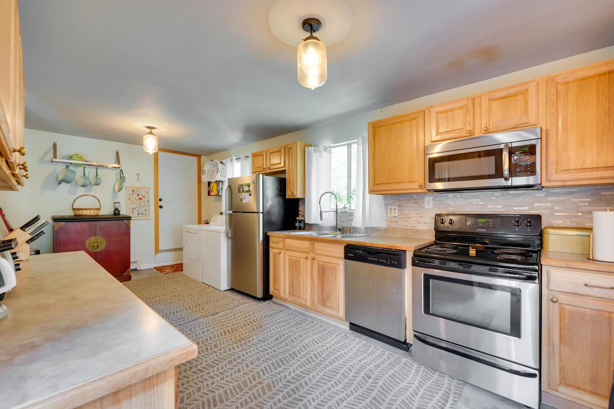 Stunning Golden Home With Deck About 35 Mi To Denver! Eksteriør bilde
