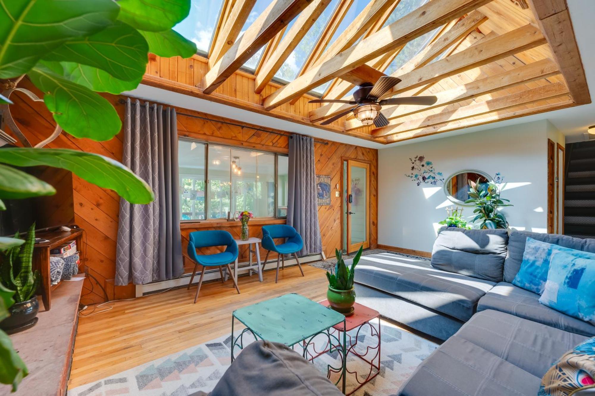 Stunning Golden Home With Deck About 35 Mi To Denver! Eksteriør bilde