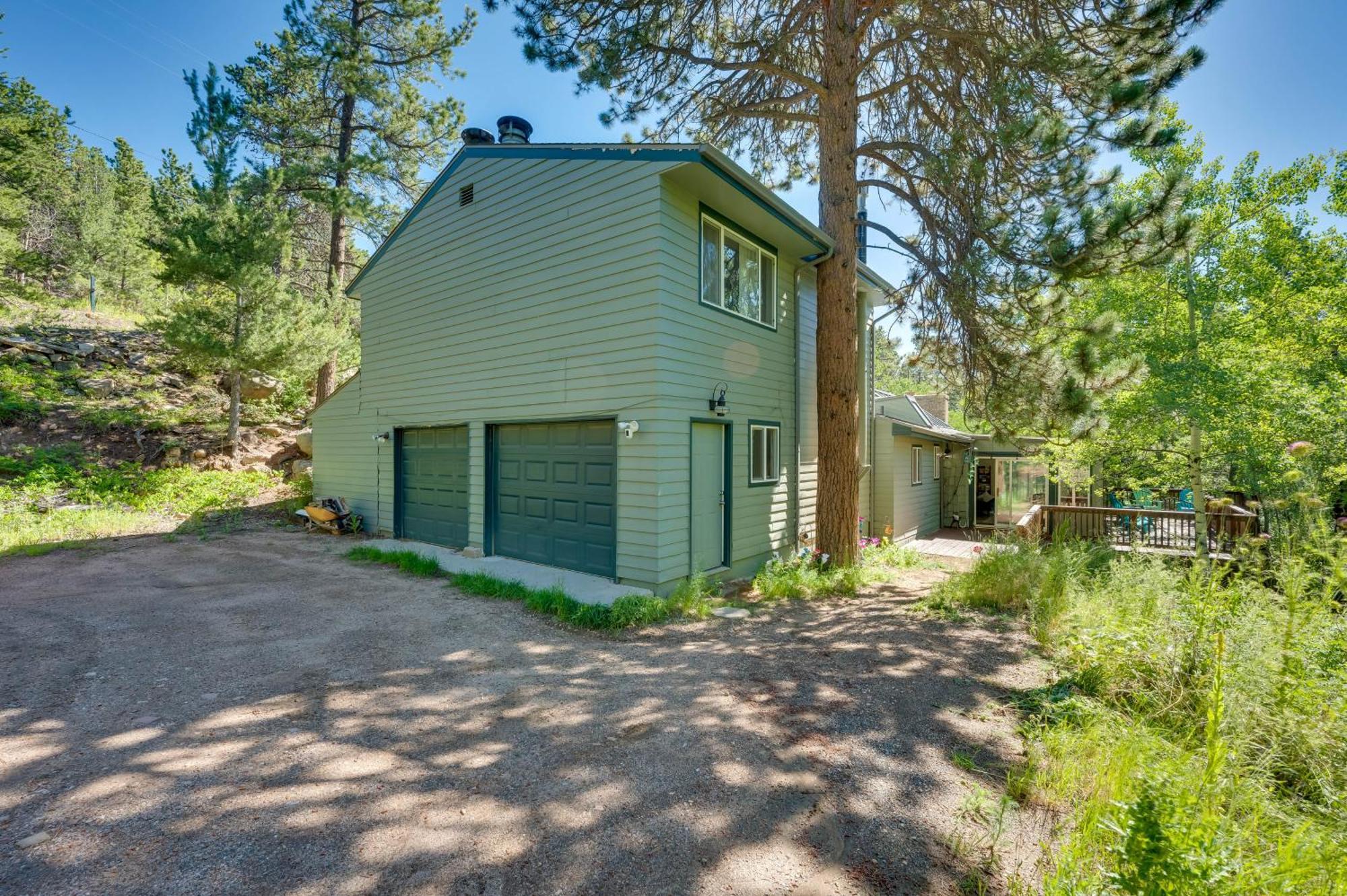 Stunning Golden Home With Deck About 35 Mi To Denver! Eksteriør bilde