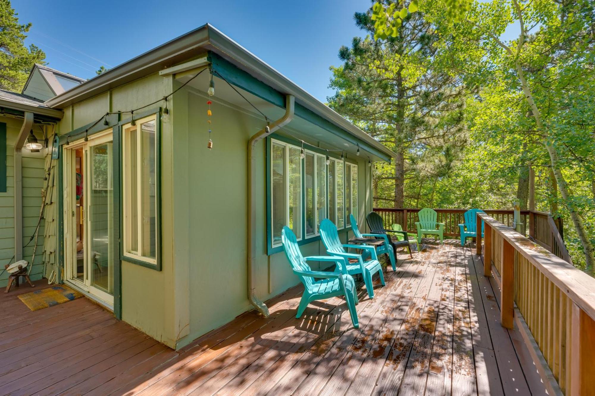 Stunning Golden Home With Deck About 35 Mi To Denver! Eksteriør bilde