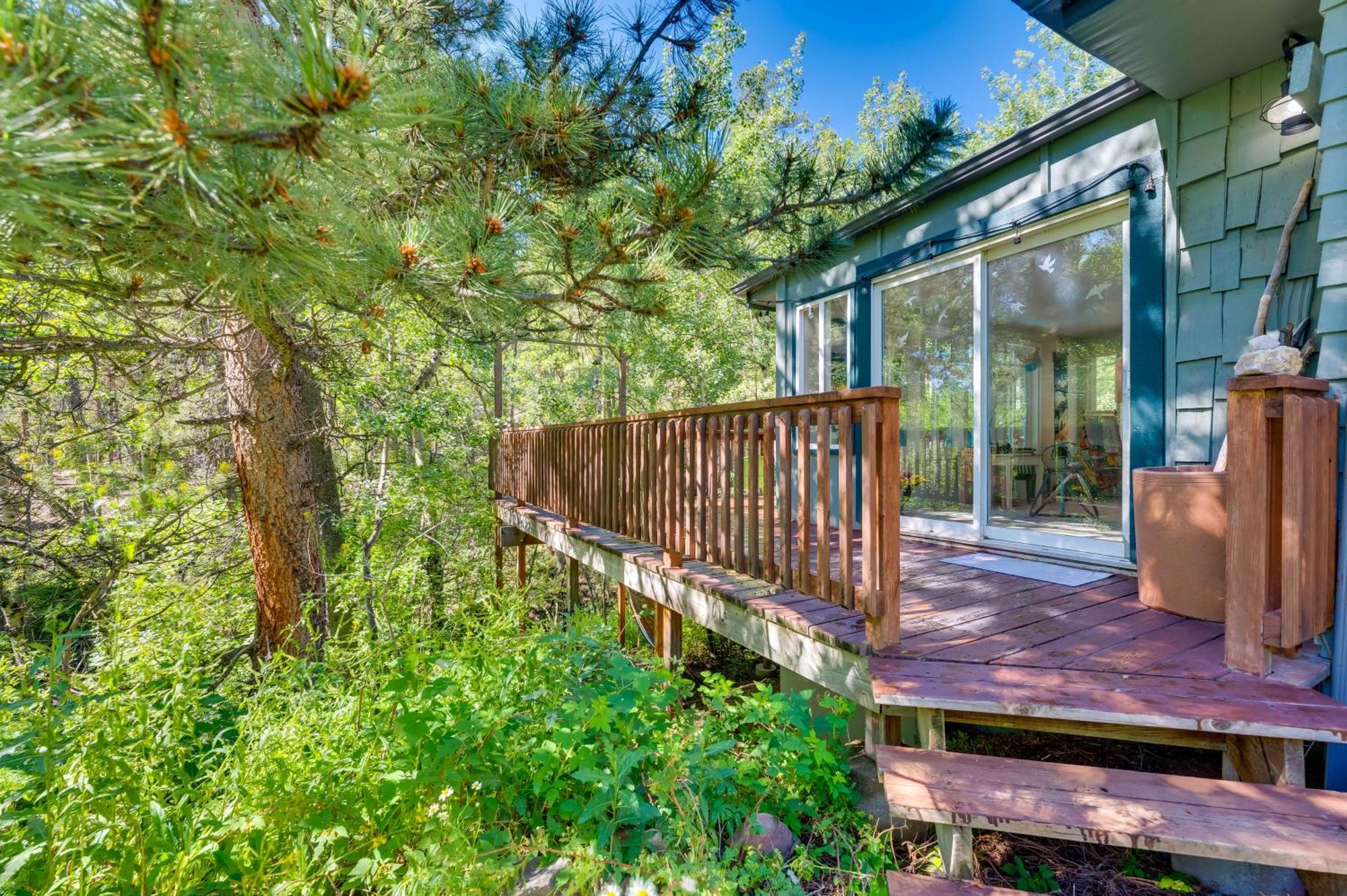 Stunning Golden Home With Deck About 35 Mi To Denver! Eksteriør bilde